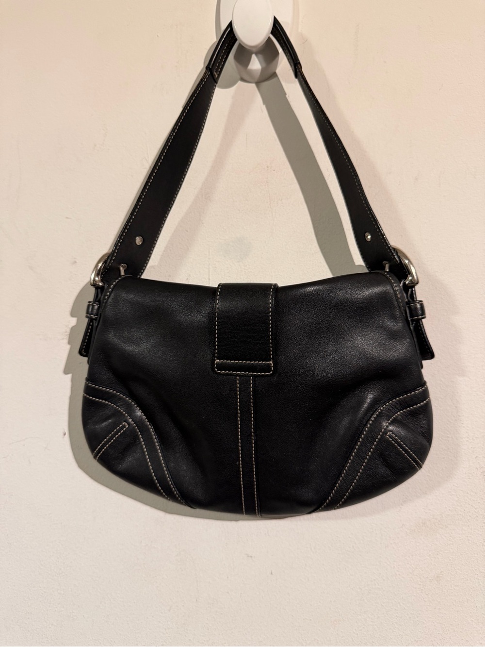 Coach soho Black Leather Buckle-Front Shoulder Bag - Picture 6 of 9